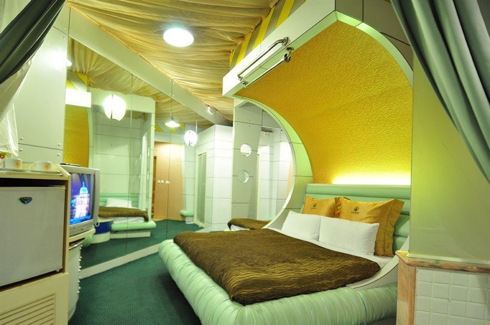 The We Hotel Taipei Exterior photo